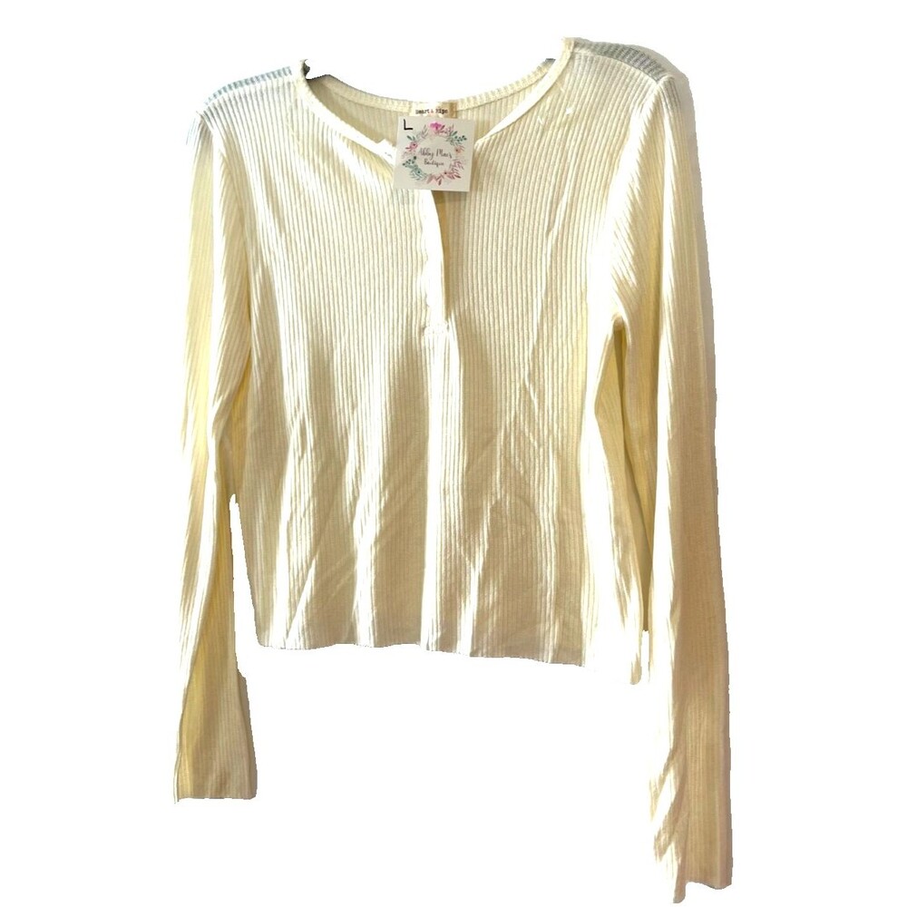 Heart & Hips Boutique 5 Button Henley Size Large